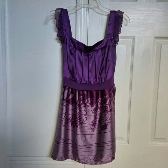 Tops - JUST REDUCED!💜 Purple print top