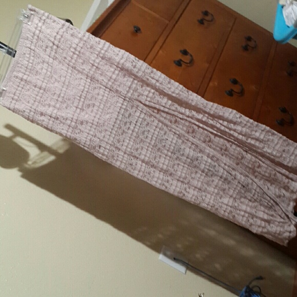 ❗SOLD❗Pink side split lace skirt