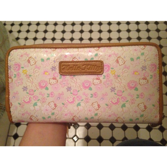 Hello kitty wallet🐰💐 - Picture 2 of 4