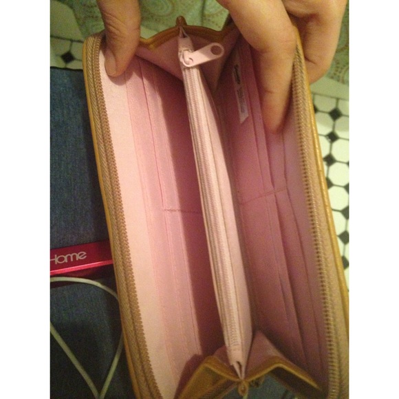 Hello kitty wallet🐰💐 - Picture 3 of 4