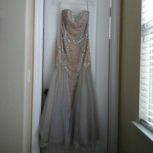 Sherri hill 11079