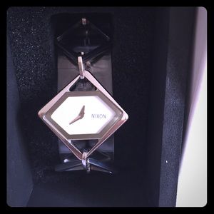 NIB Nixon Maven Silver Bracelet Watch