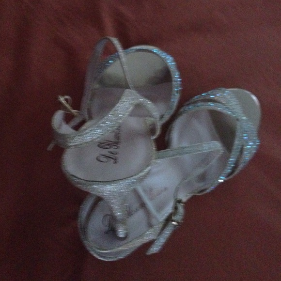 Shoes - Picture 2 of 3
