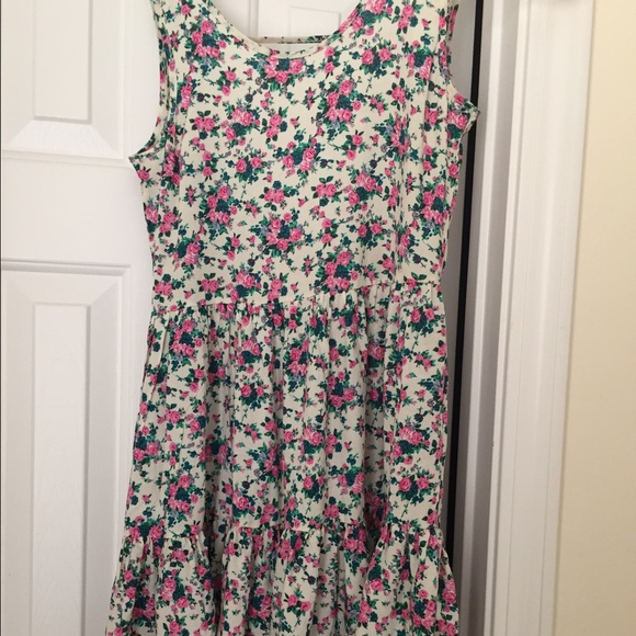 Price Negotiable!Floral Babydoll fitted dress!