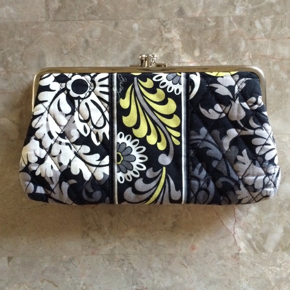 Vera Bradley Handbags - Vera Bradley CLEARANCE PERFECT CONDITION🌞🌞❤️