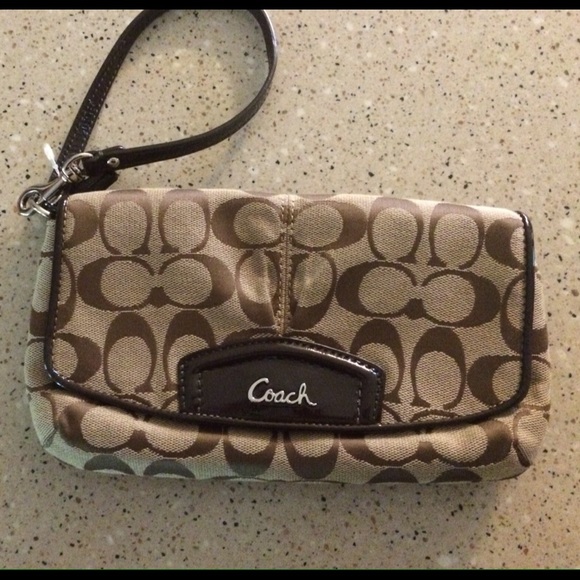 Brand new coach wristlet - Picture 1 of 3