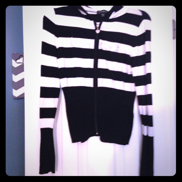 Large black & white zip Bebe sweater with hood