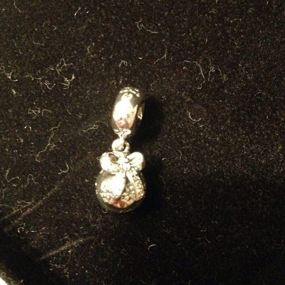 NWOT lavender Pandora bracelet with charm - Picture 3 of 3