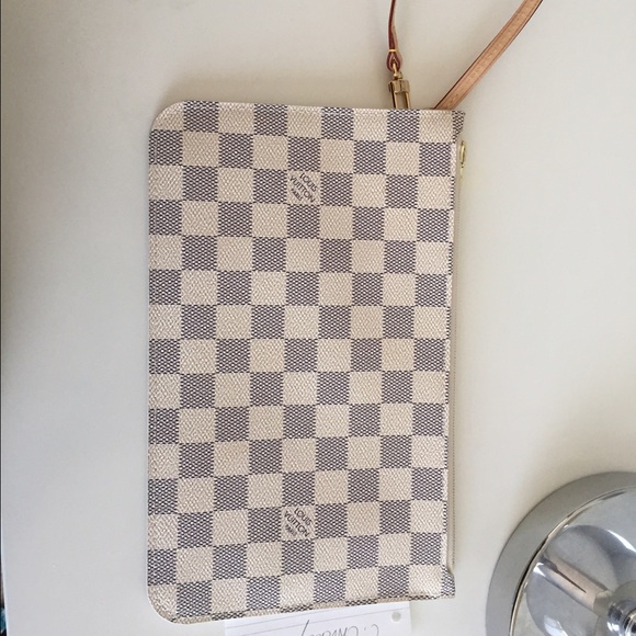 🚫SOLD🚫Louis Vuitton Neverfull Pochette - Picture 1 of 4