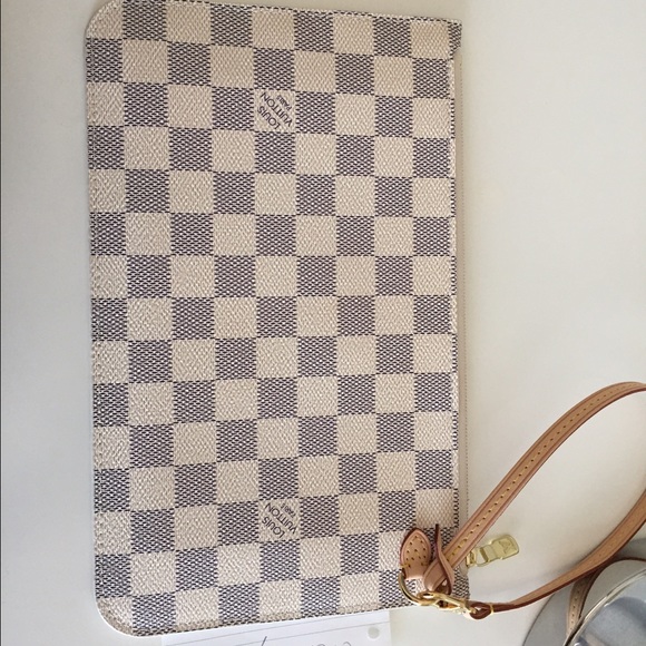 🚫SOLD🚫Louis Vuitton Neverfull Pochette - Picture 2 of 4