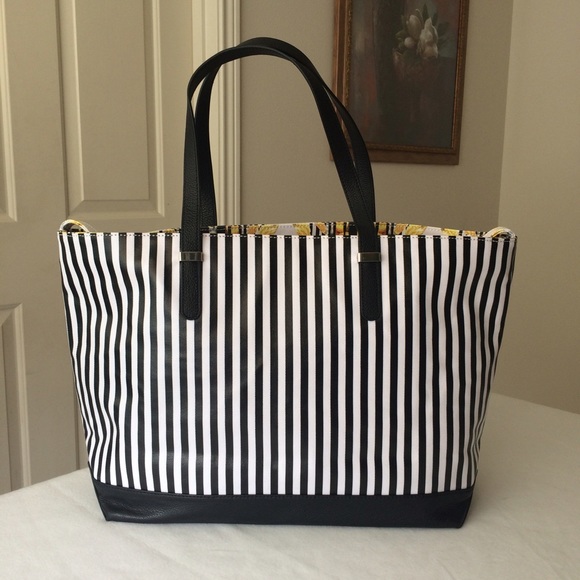 🎉HP🎉 RM Cherish tote - Picture 2 of 4