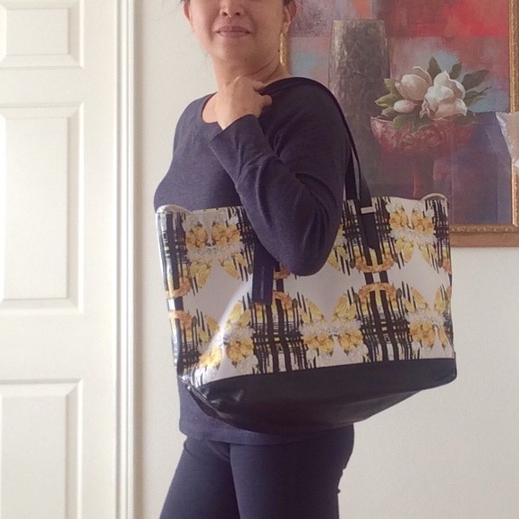 🎉HP🎉 RM Cherish tote - Picture 4 of 4