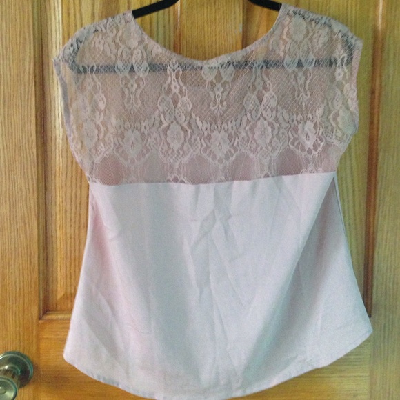 Pink lace blouse - Picture 3 of 3