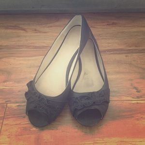 Black comfortable flats with ruffles