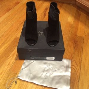 Giuseppe Zanotti- Velour Bootie