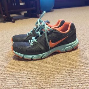 Womens Nike size 7