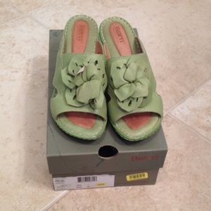 Green Petal "Børn" Sandals