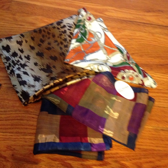 Nice bundal of scarfs - Picture 3 of 3