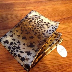 Nice bundal of scarfs