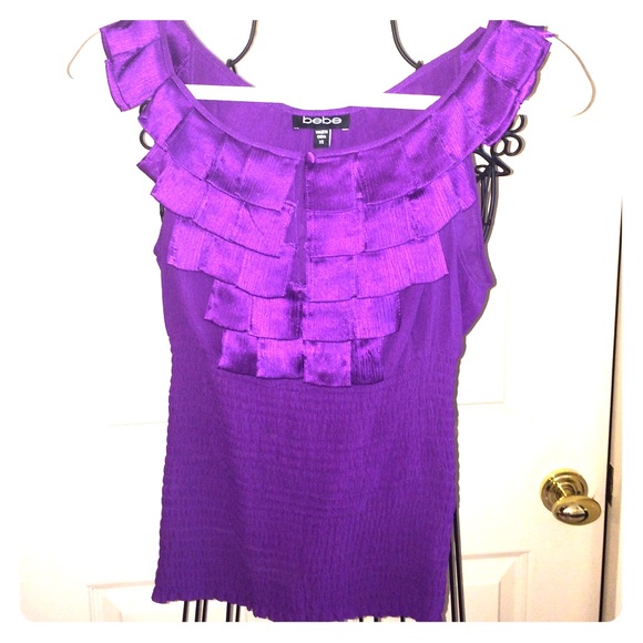 Bebe gorgeous purple top with beautiful pleating