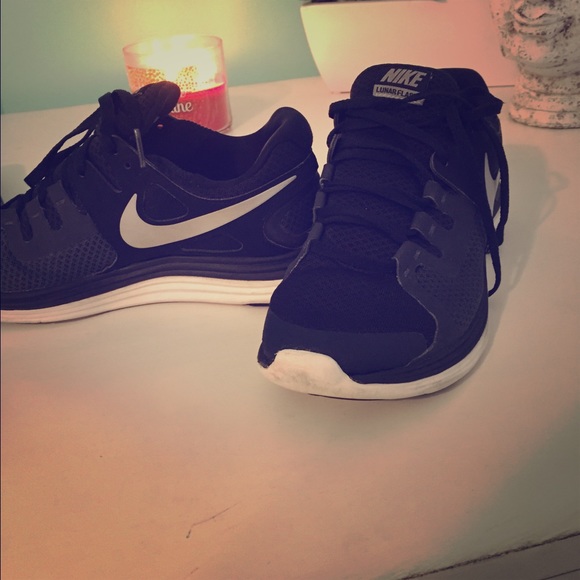 Nike Shoes - Nike tennis shoes