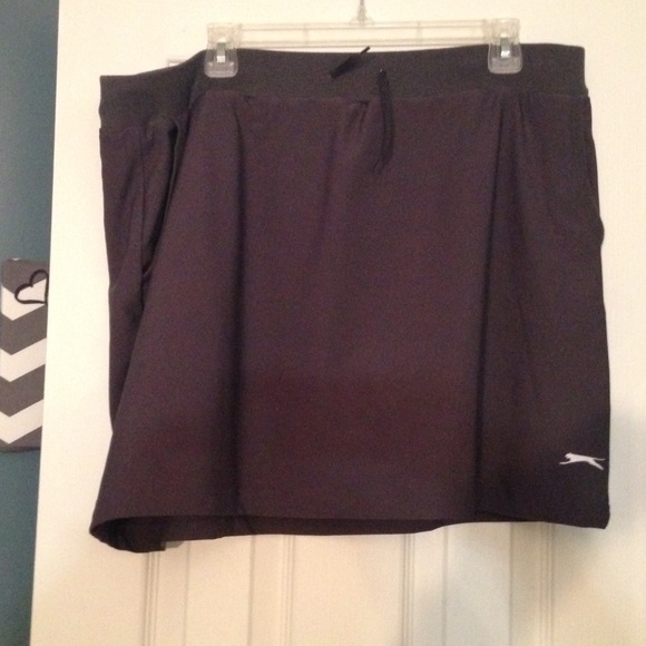 XL black Slazenger golf skort.