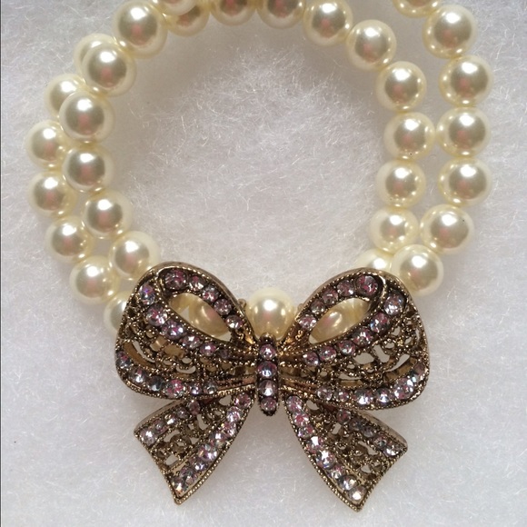 NWOT Pearlescent Bow Bracelet