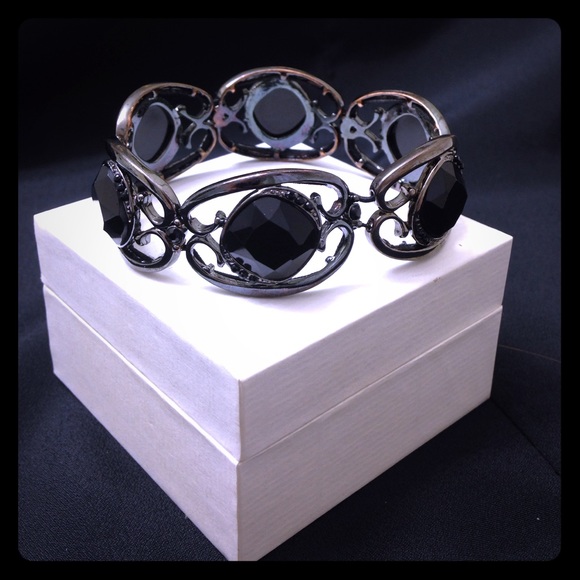 Jewelry - 🔴SALE🔴 Elegant Black Bracelet