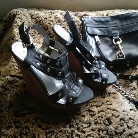 Black Wedges