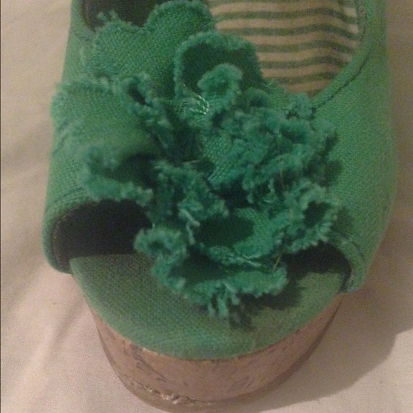 Green wedge sandals - Picture 2 of 4