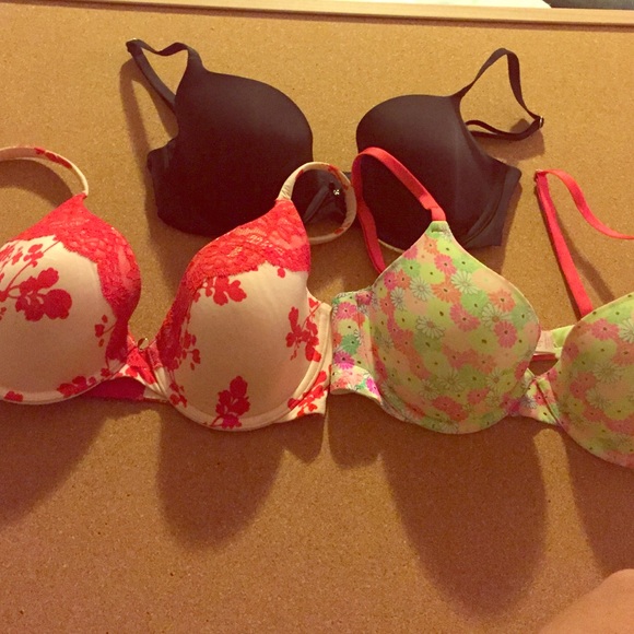 32D bra bundle
