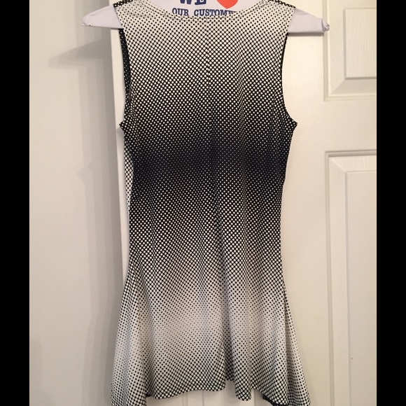 Optical Illusion Tunic Top - Picture 2 of 4