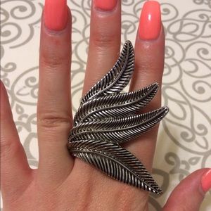 bebe Elastic Feather Ring