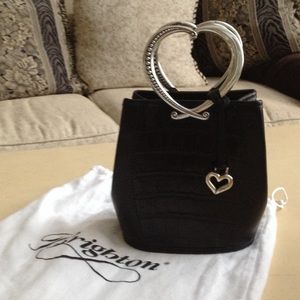 Black corazon purse