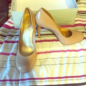 Nude Jessica Simpson pumps