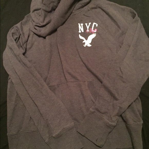 American Eagle hooded sweatshirt-tee.