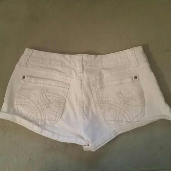 White Unionbay shorts - Picture 2 of 3