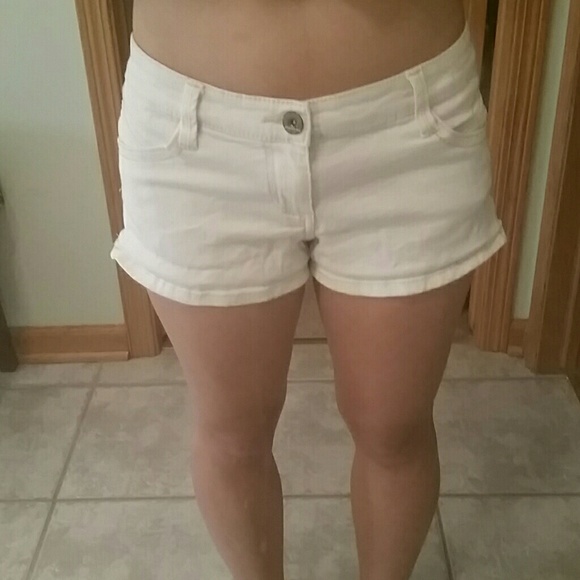 White Unionbay shorts - Picture 3 of 3