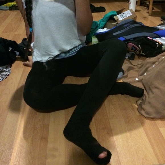 Victoria's Secret striped  yoga legging - Picture 2 of 2