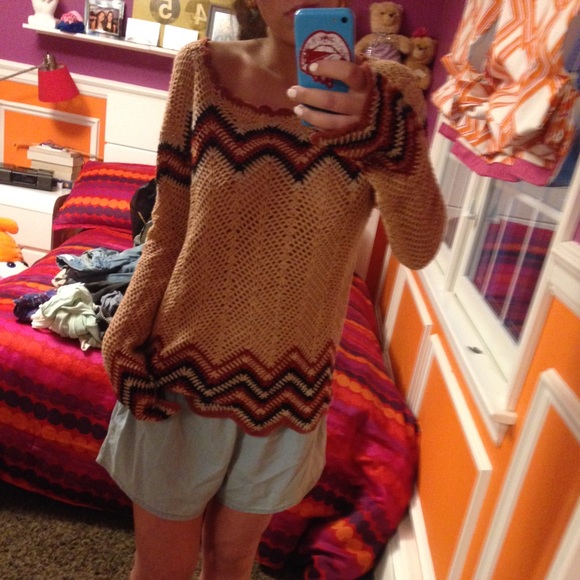Boho- styled pullover sweater - Picture 3 of 3