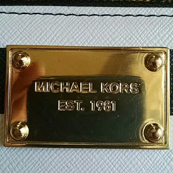 SOLD*"Michael Kors small wristlet - Picture 4 of 4