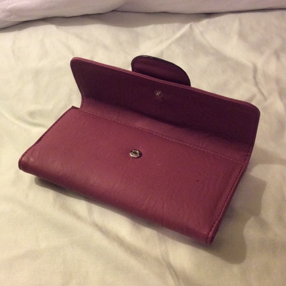 Guess wallet for sale - Picture 3 of 3