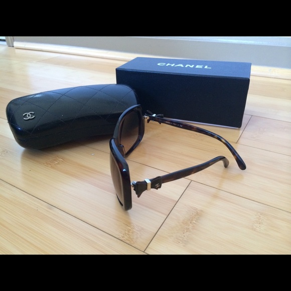 🚫SOLD🚫Authentic Chanel bow sunglasses - Picture 3 of 4