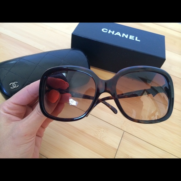 🚫SOLD🚫Authentic Chanel bow sunglasses - Picture 4 of 4