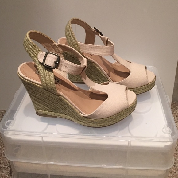 Steve Madden nude wedges