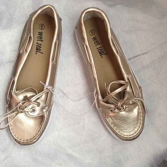 Shoes - ⚡️Metallic gold boat shoes NWT