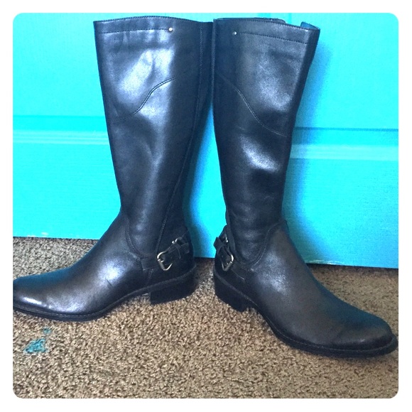 Black leather boots ..💕