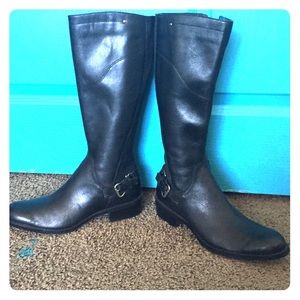 Black leather boots ..💕