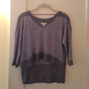 Grey silence+noise 3/4 sleeve vneck hi low top xs