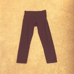 Lulu Lemon black cropped yoga pant